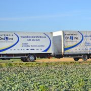 Nákladní vůz Iveco s přívěsem